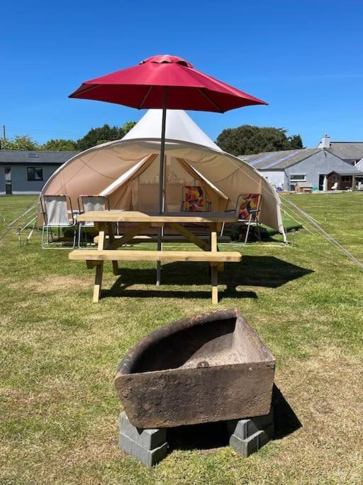 Отель Cox Hill Glamping Benson Труро Экстерьер фото
